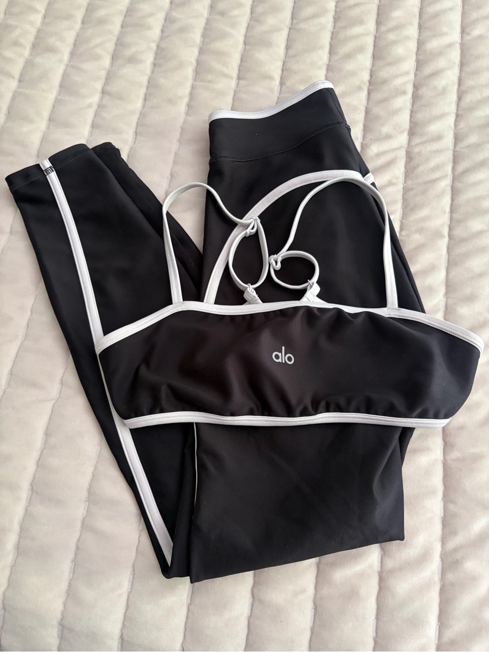 Alo AIRLIFT CHARGER black set - bra & leggings - XS Ret: $206